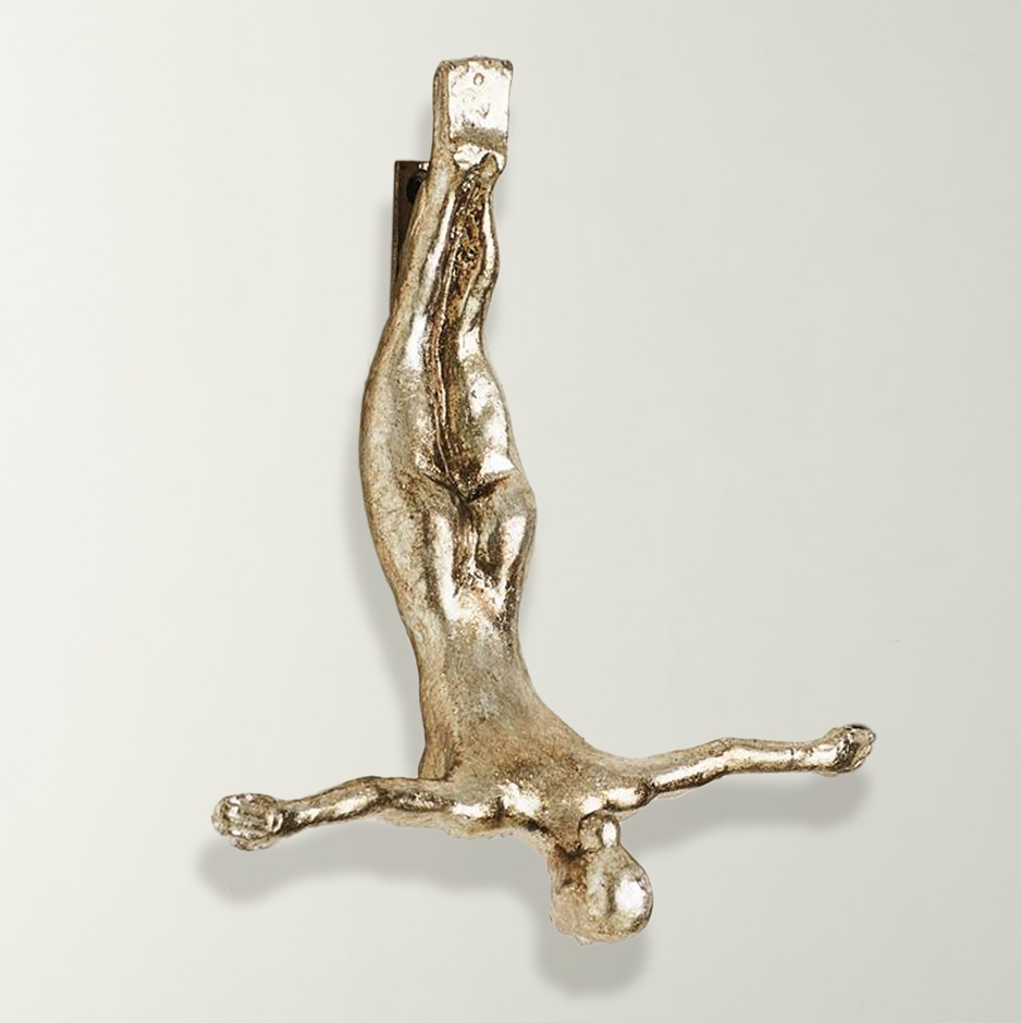 Wall Diver Woman
